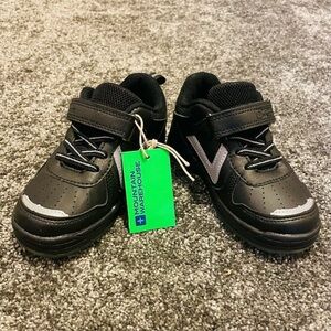 Mountain Warehouse Glow in the Dark
Kid's Sneakers